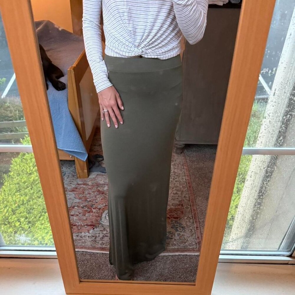 Forever 21 maxi skirt w/slits on both sides